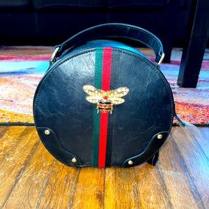 Bee Circle handbag/Crossbody bag - Brand new!